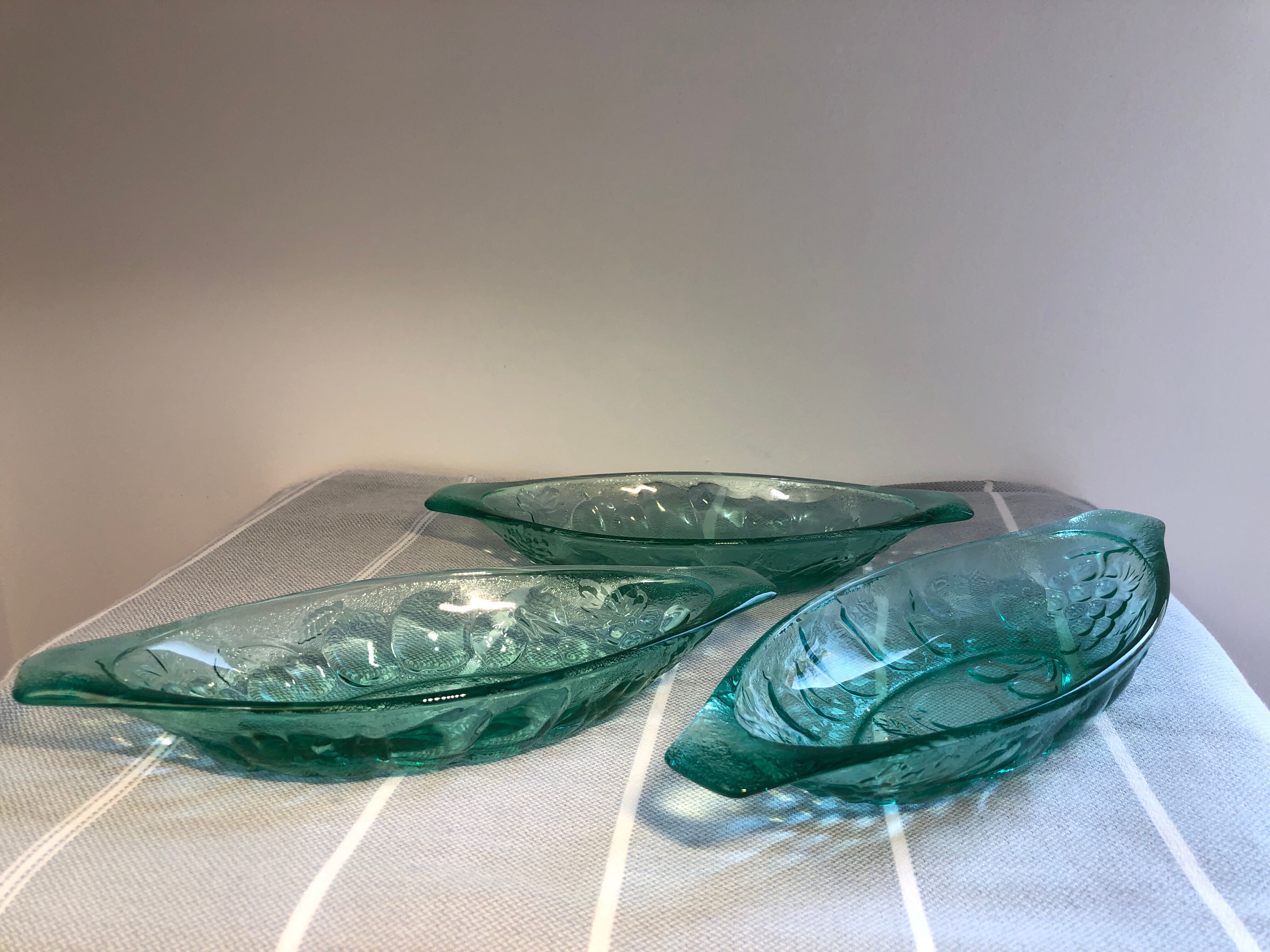 Ravier en verre vintage vert emeraude décor raisins