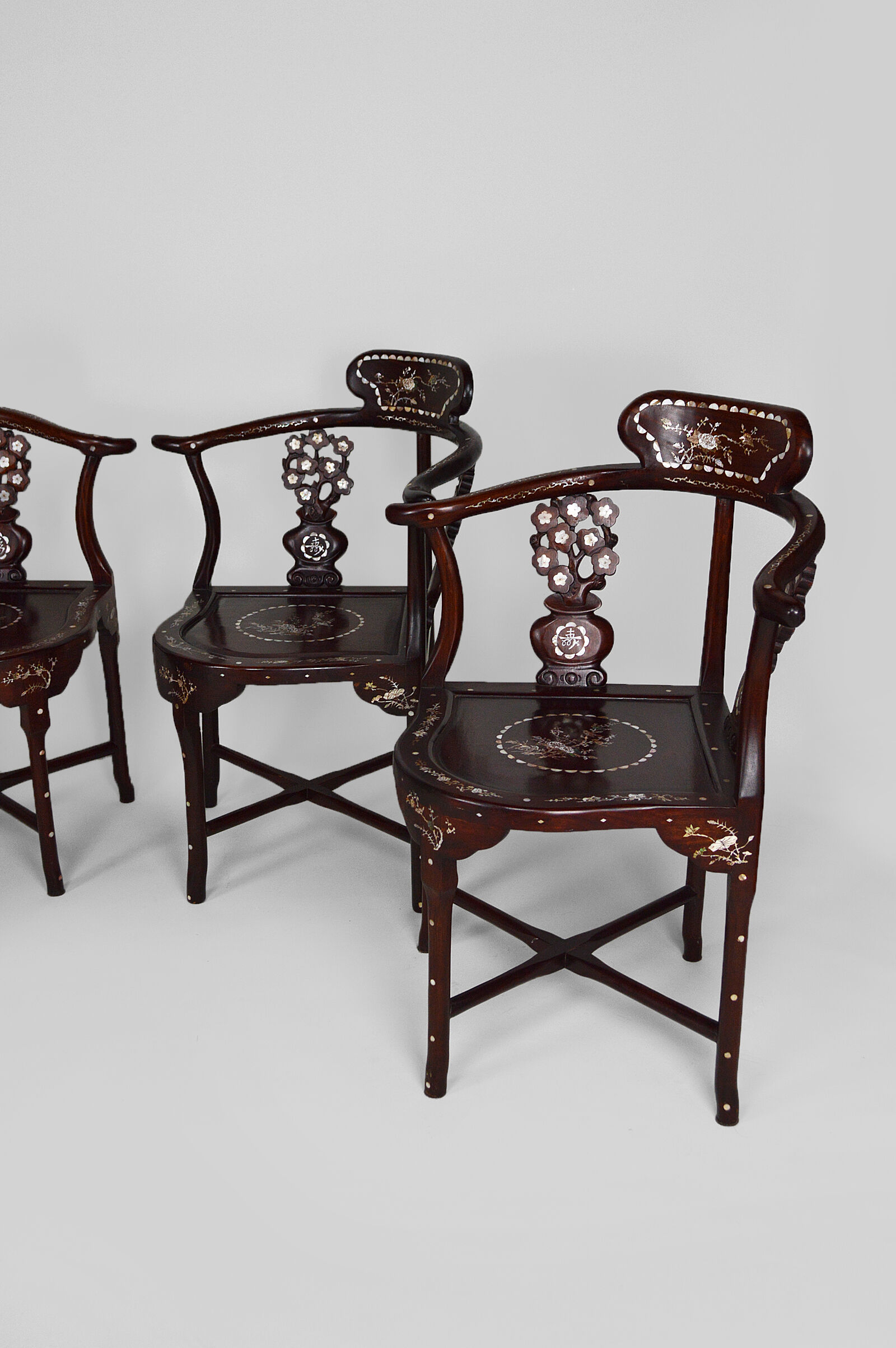 4 Asian armchairs in carved wood and mother-of-pearl inlaid, early twentieth century