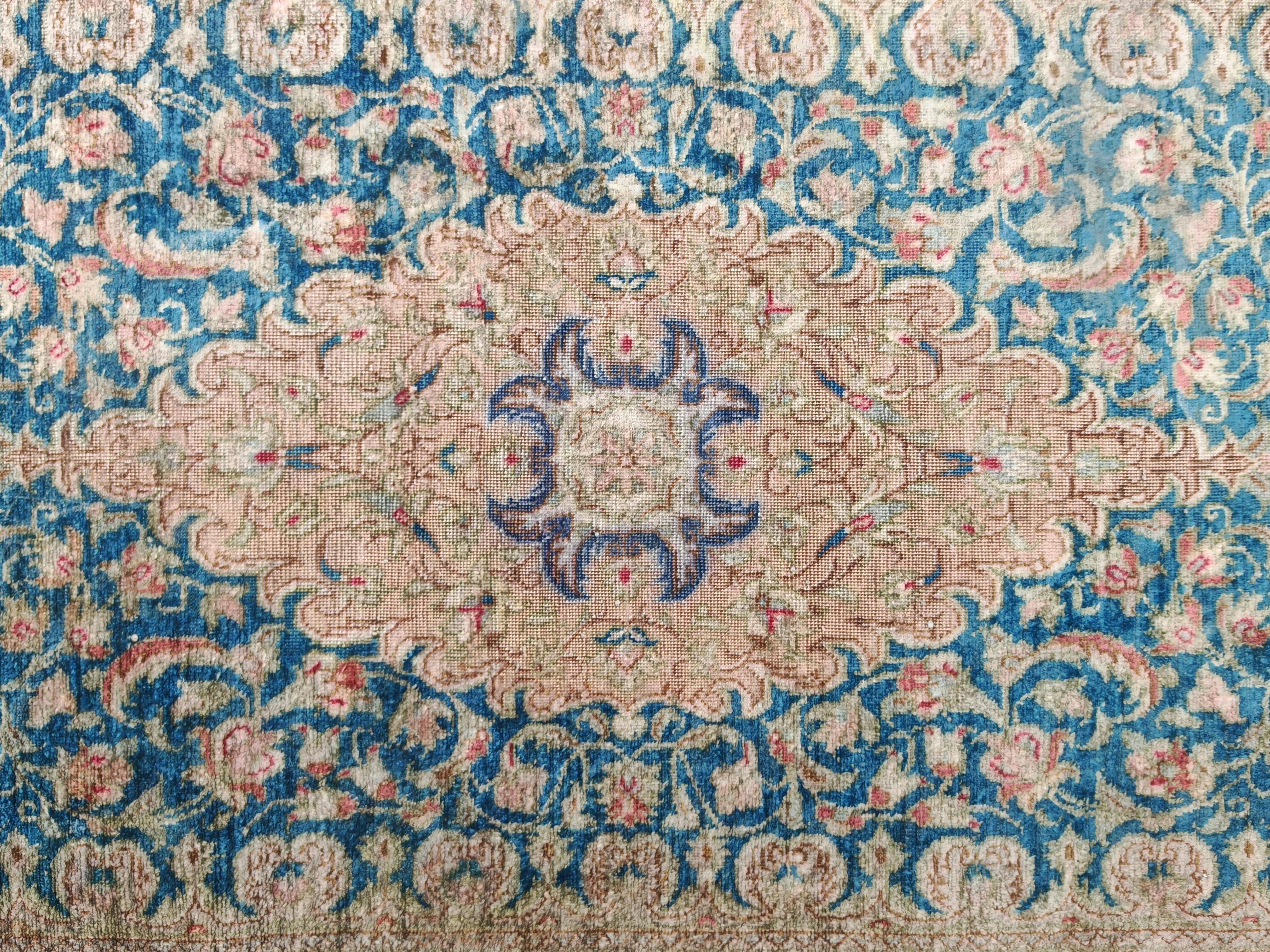 Kerman runner carpet in antique silk, hand-knotted from the 1940s.