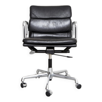 Charles & Ray Eames Soft PAd Chair EA 217 for Vitra