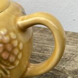Teapot in vintage beige fruit slip