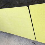 Table yellow Formica and its 3 chairs