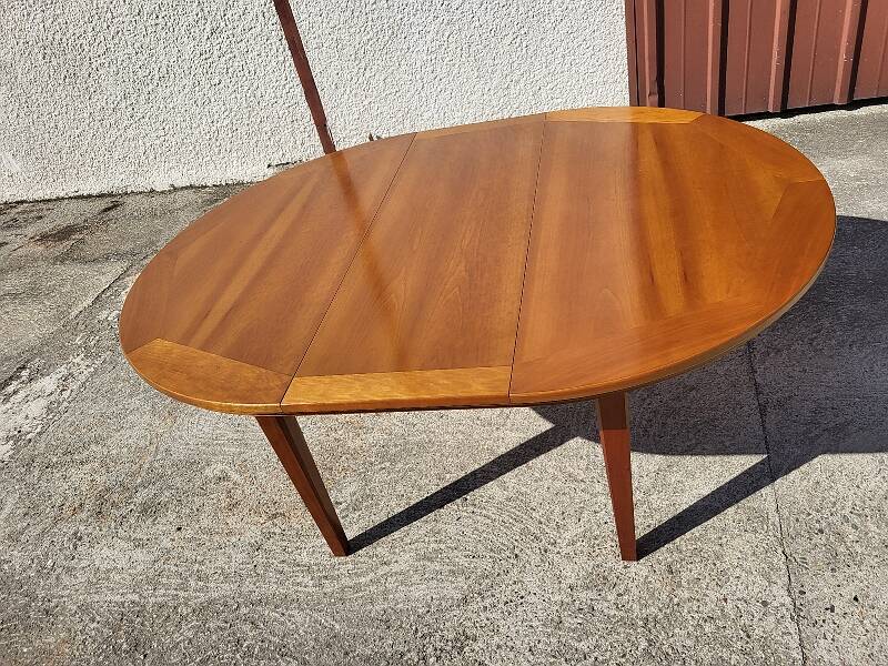Table ronde avec une allonge en merisier