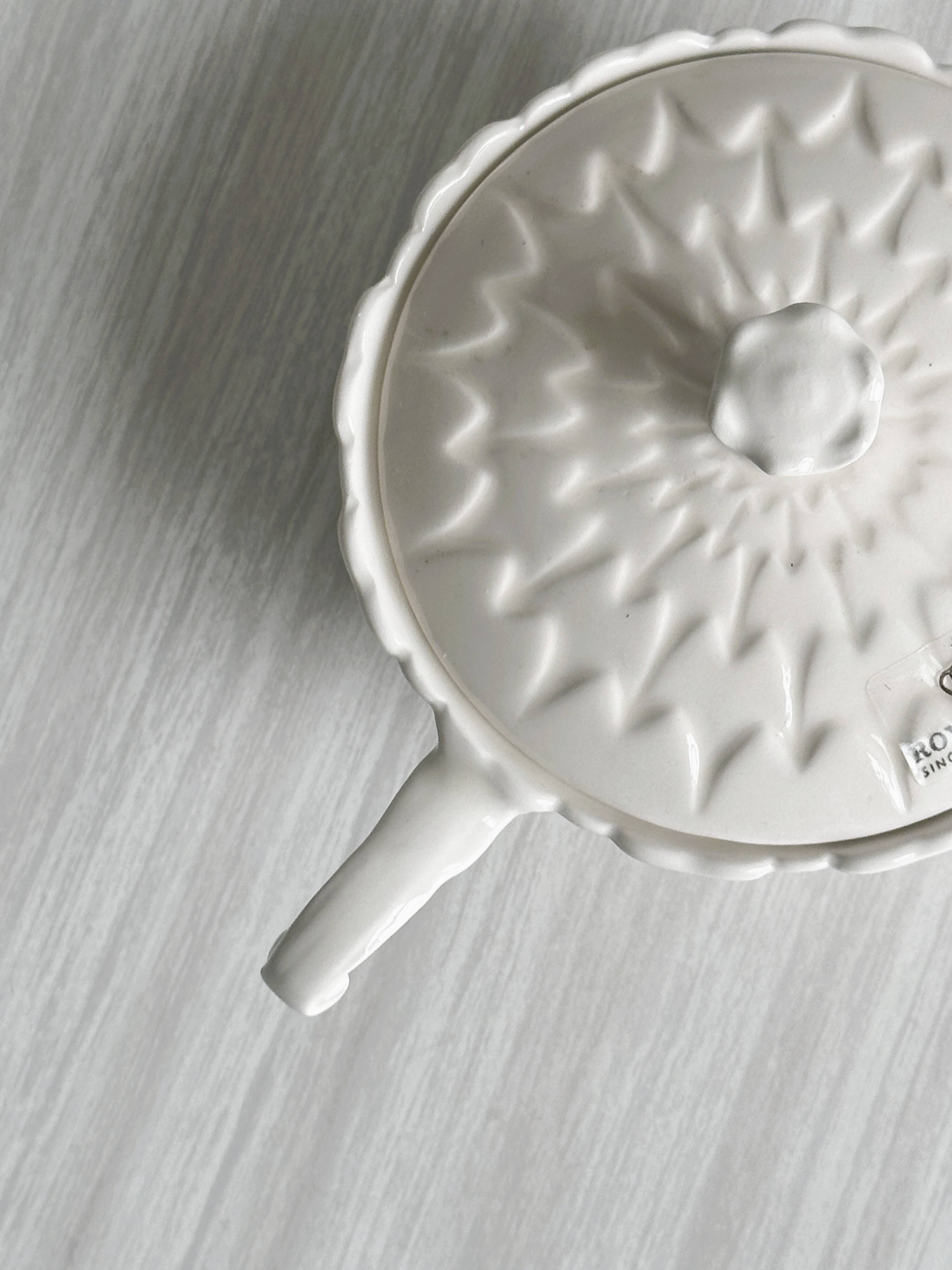 Small sugar bowl or condiment box, white porcelain Boch