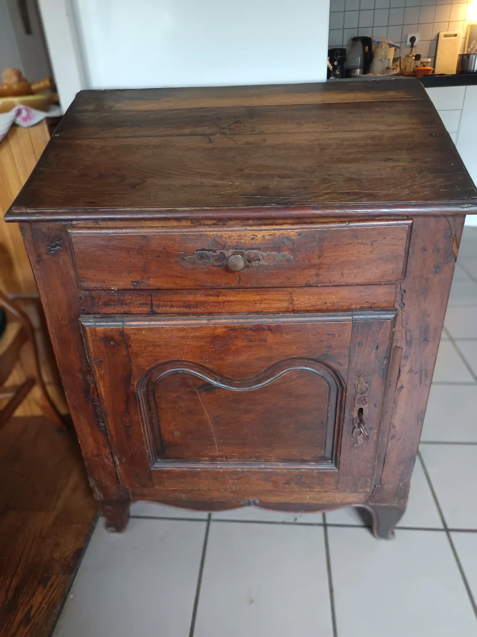 Sloped desk in solid walnut, 18th century (Louis XV style)
