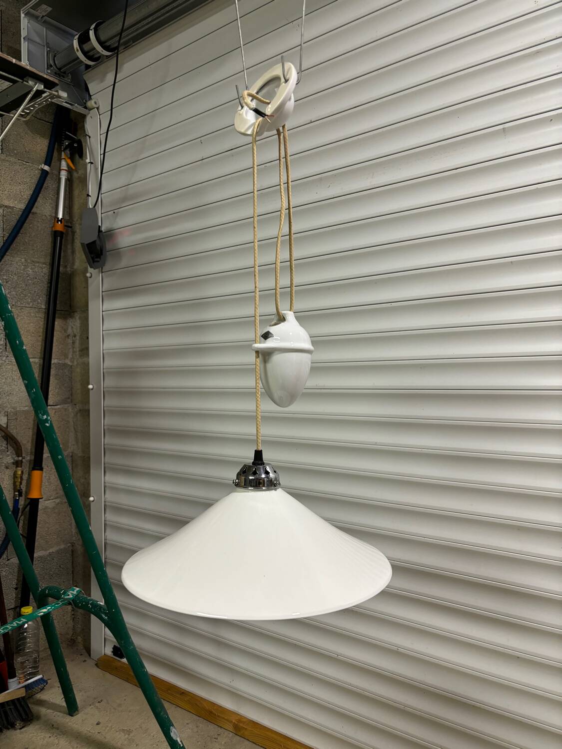 Suspension rises and falls vintage