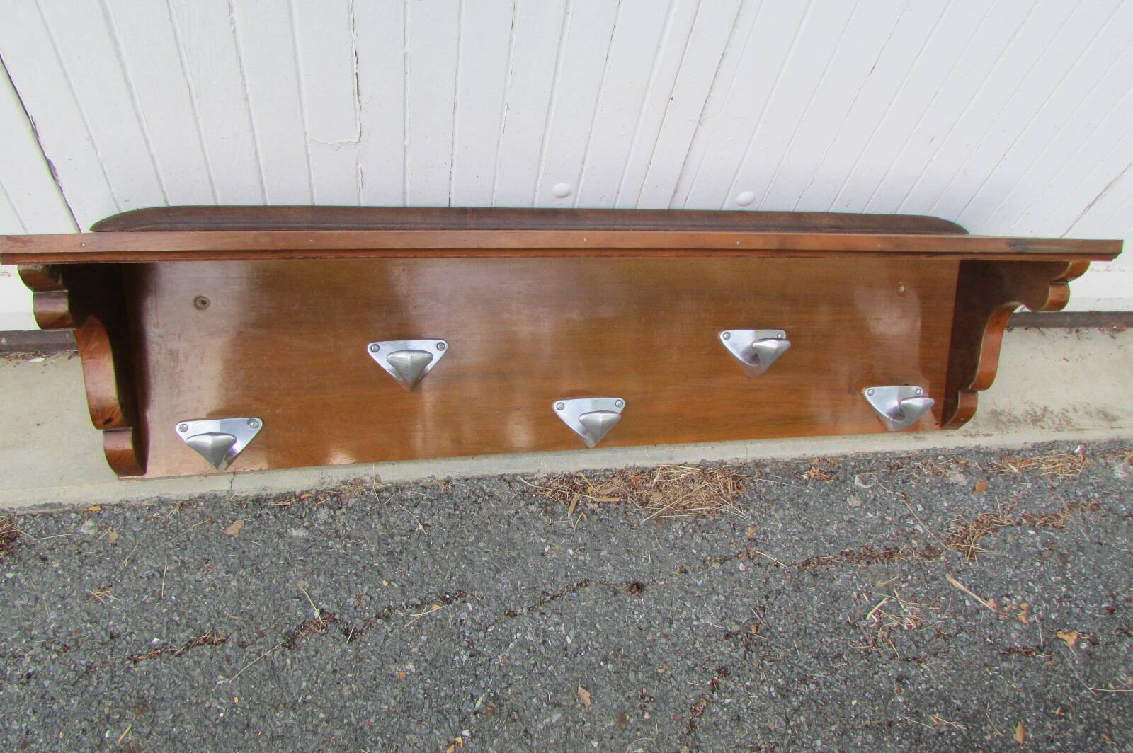 Porte manteau mural en bois et aluminium