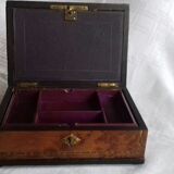 Old box row mail, jewelry, elm magnifying glass