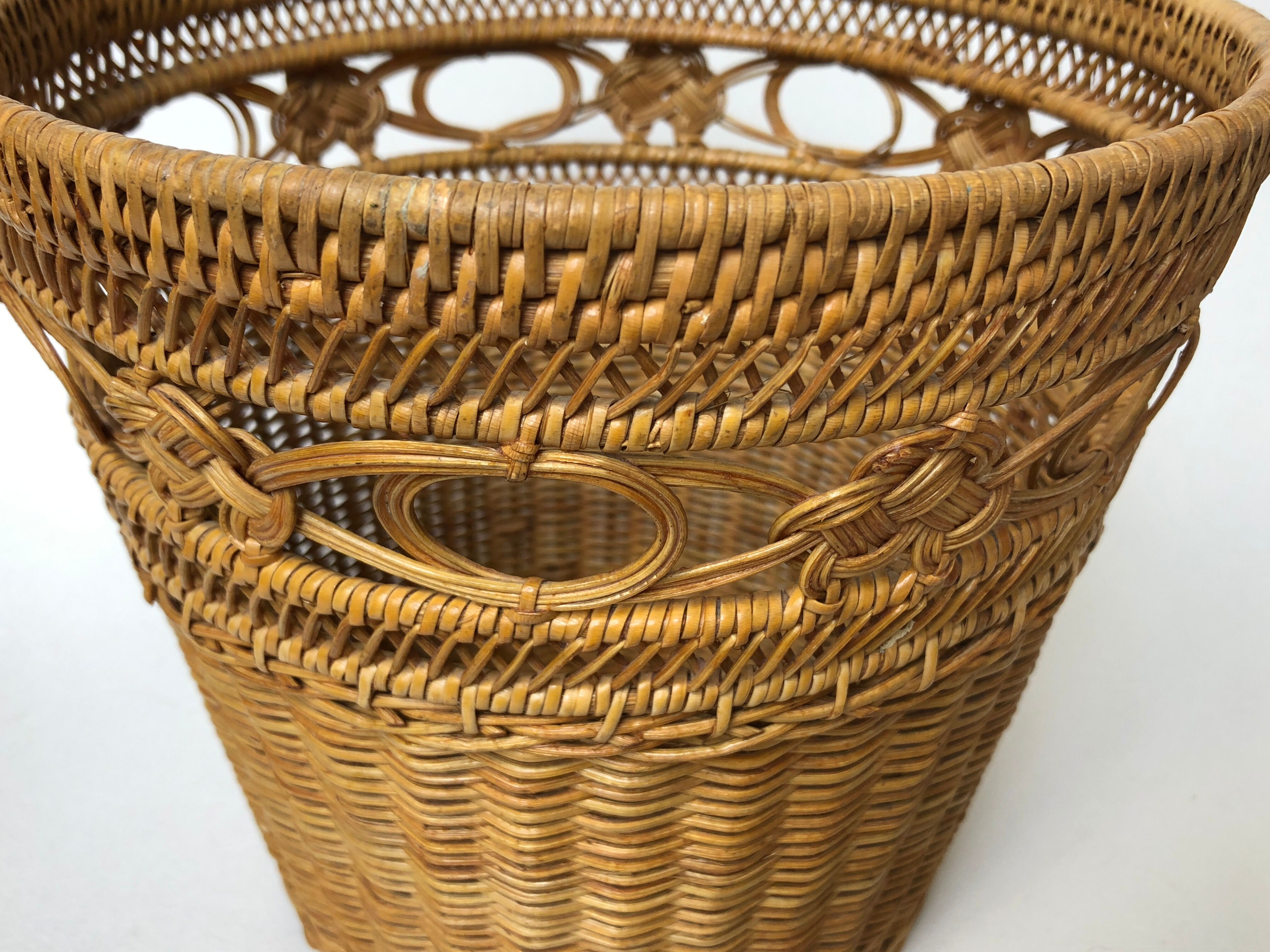 Basket rattan braided