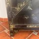 Magnifique cabinet chinois laqué noir et or