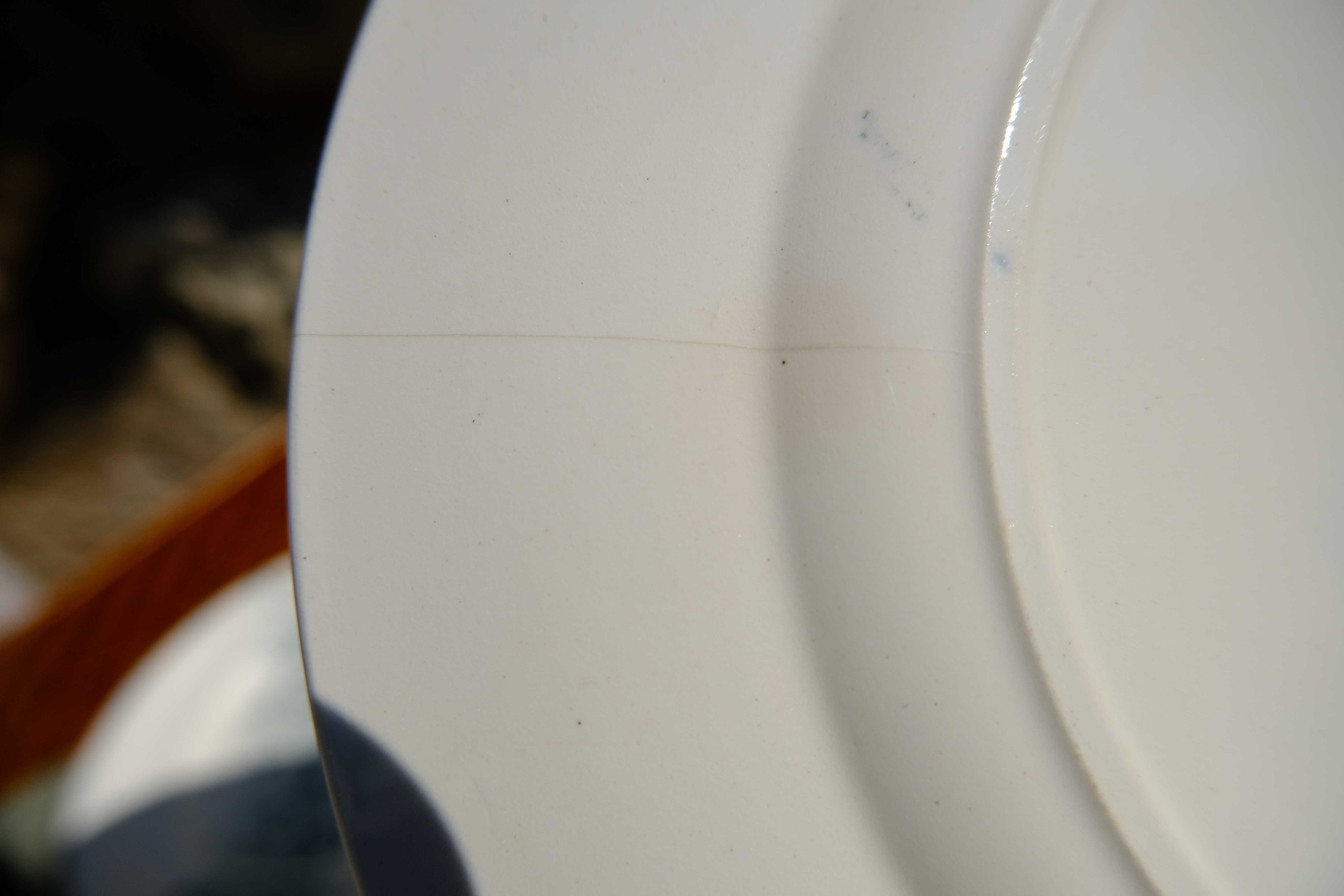 Mignon plates in Longwy earthenware