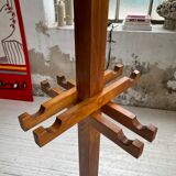 Patère wears pine coat 70