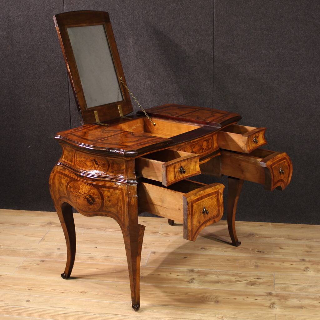 Coiffeuse lombarde marquetée de style Louis XV du XXe siècle