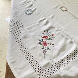 Embroidered tablecloth and 12 vintage napkins