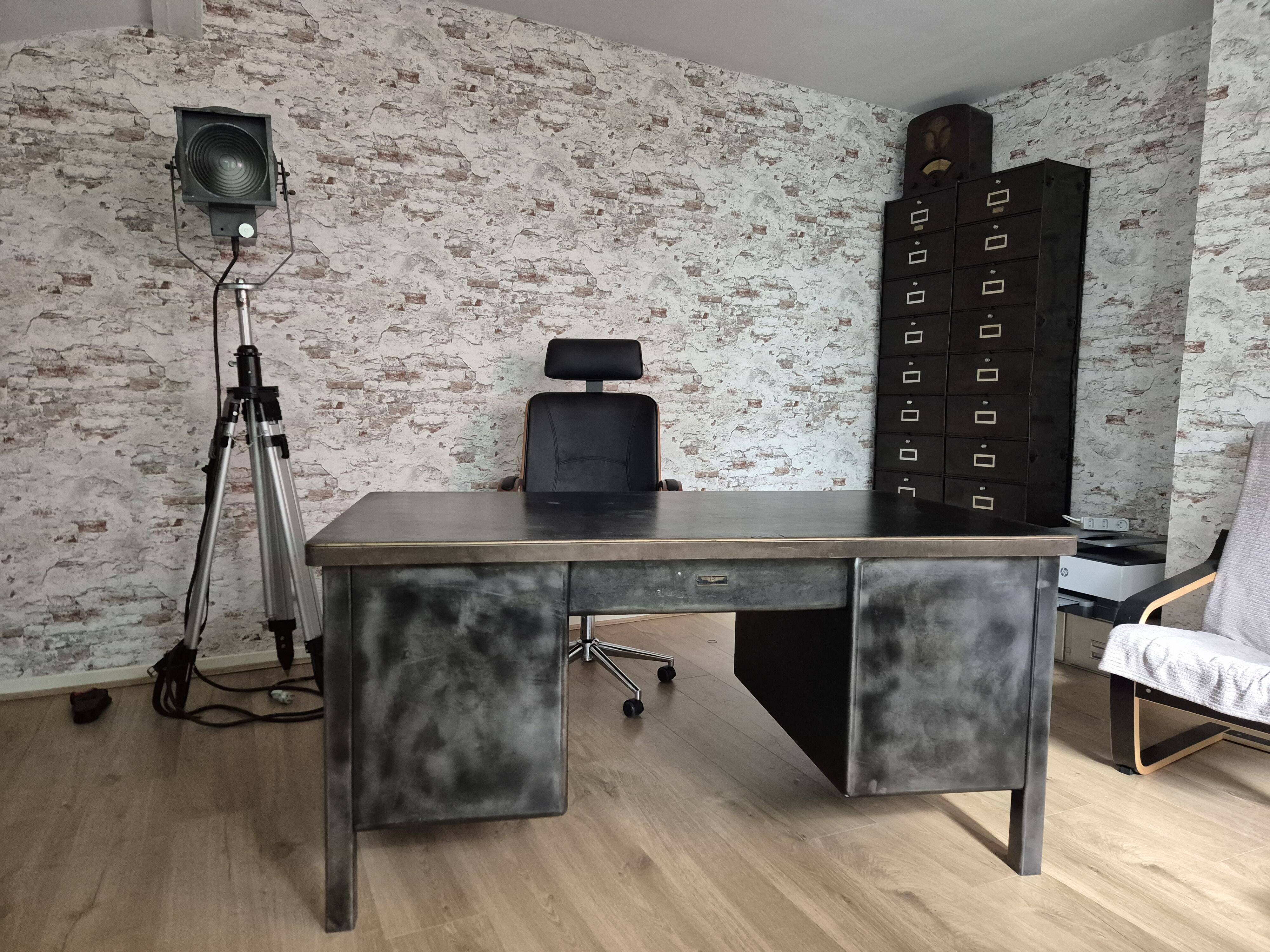 Metal industrial desk – vintage/loft style