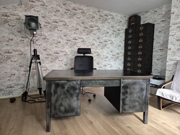 Bureau industriel en métal – style vintage / loft