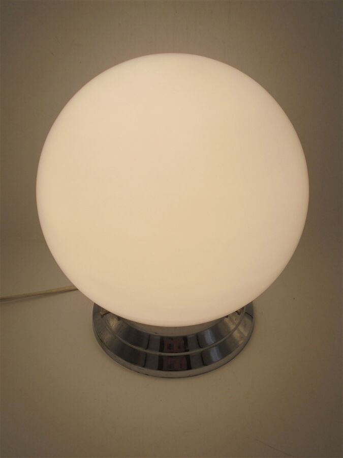 Art deco luminaire in opaline