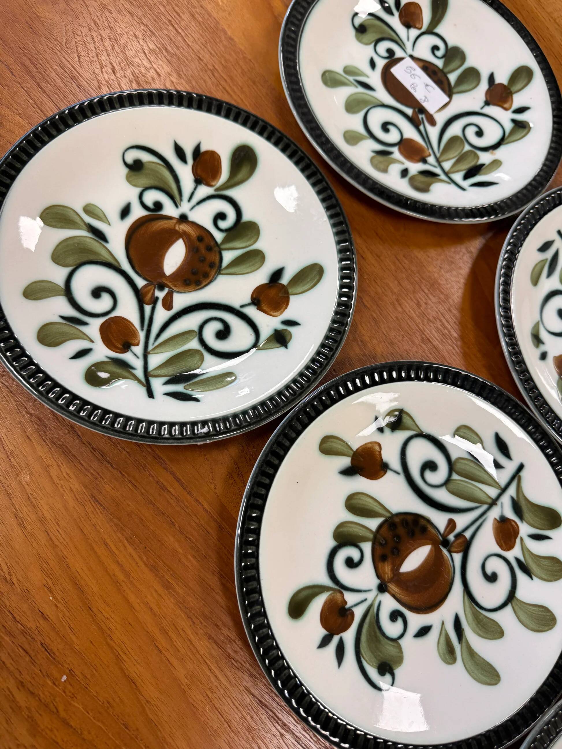 Dessert plates Boch La Louvière