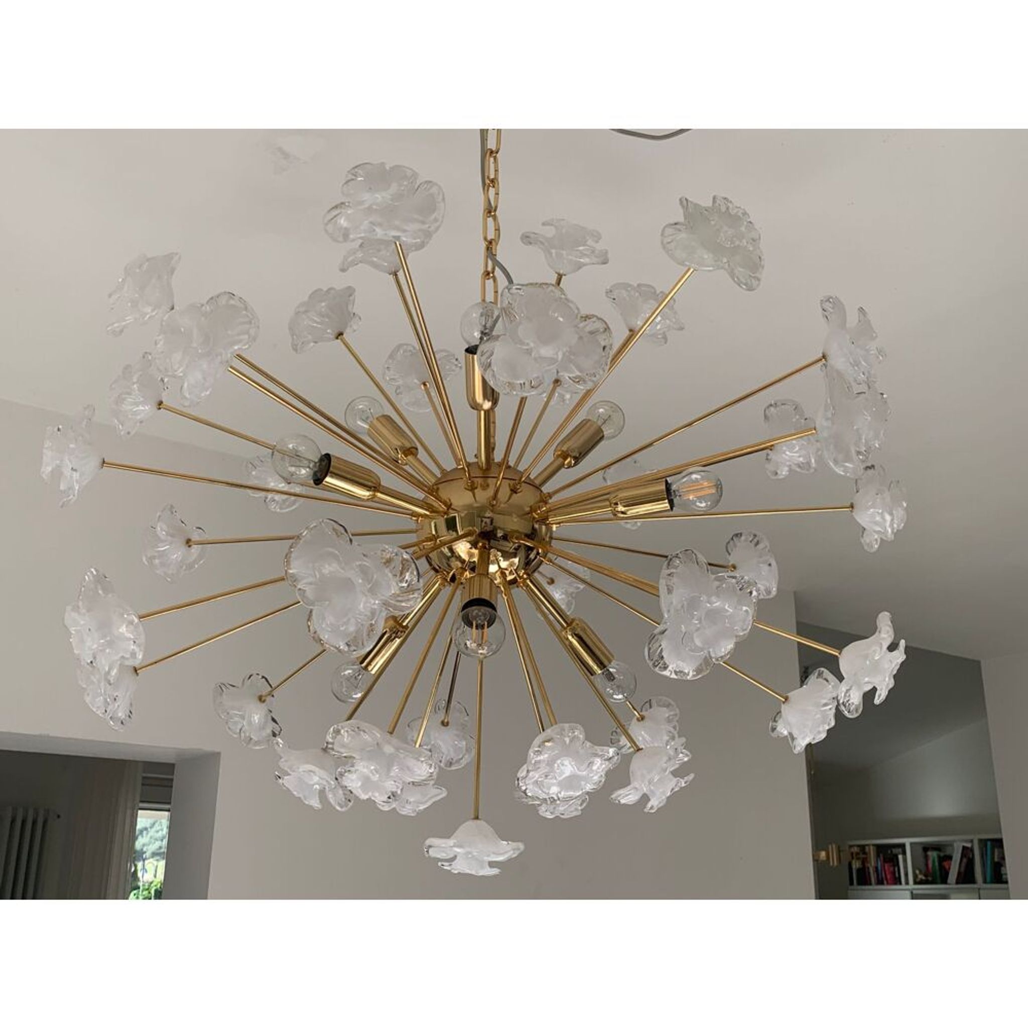 Lustre fleurs blanches murano verre spoutnik ovale en or