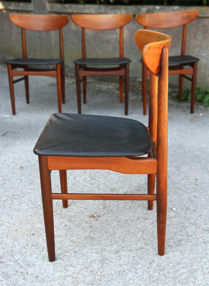 Set of 4 chairs dyrlund - 1950s
