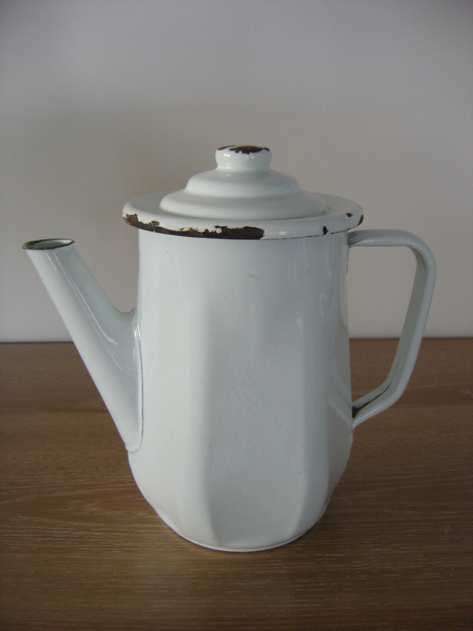 Enamelled coffee maker