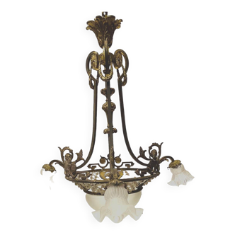 Lustre de style Louis XV en bronze et verre dépoli, XXème siècle