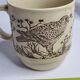 Ensemble de quatre mugs en grès émaillé à décor d'oiseau, made in england