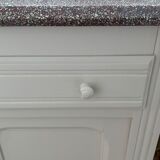 Commode rose poudré et terrazzo