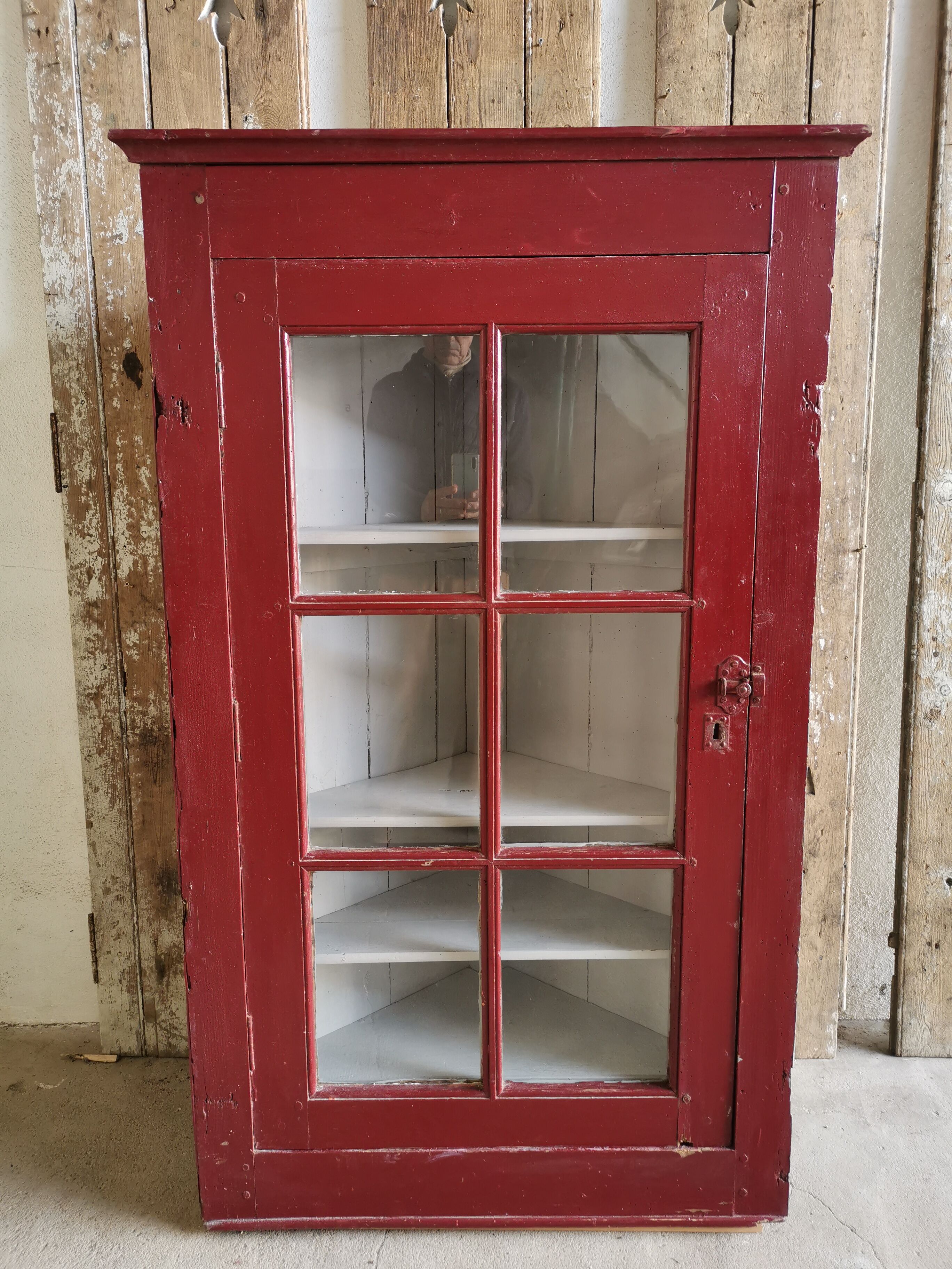 Vitrine de mercerie, encoignure
