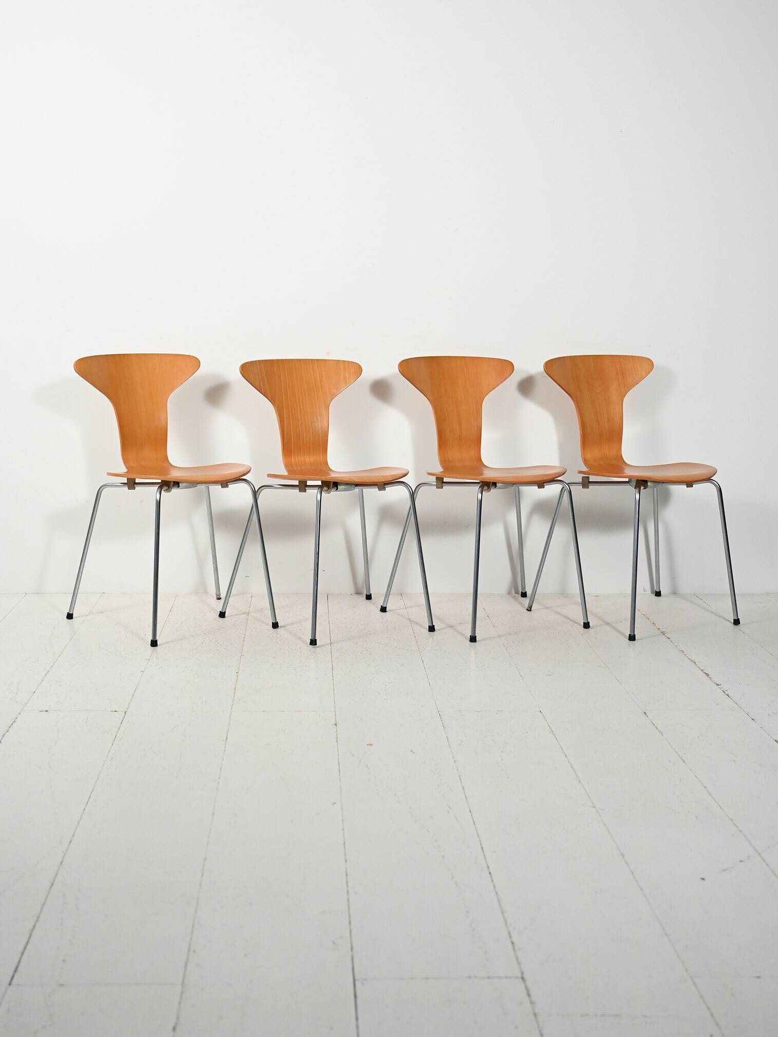 Set of 4 “Mosquito” chairs by Arne Jacobsen