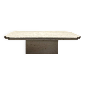 Design coffee table in raw travertine, mid-20th century Italy 1970.