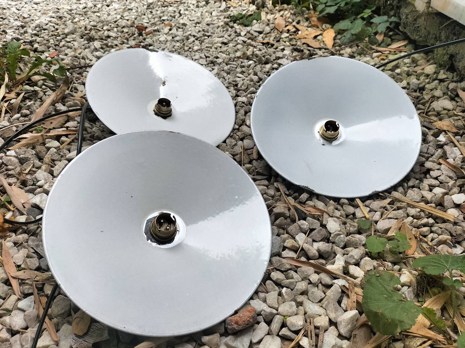 Enamelled sheet metal suspensions