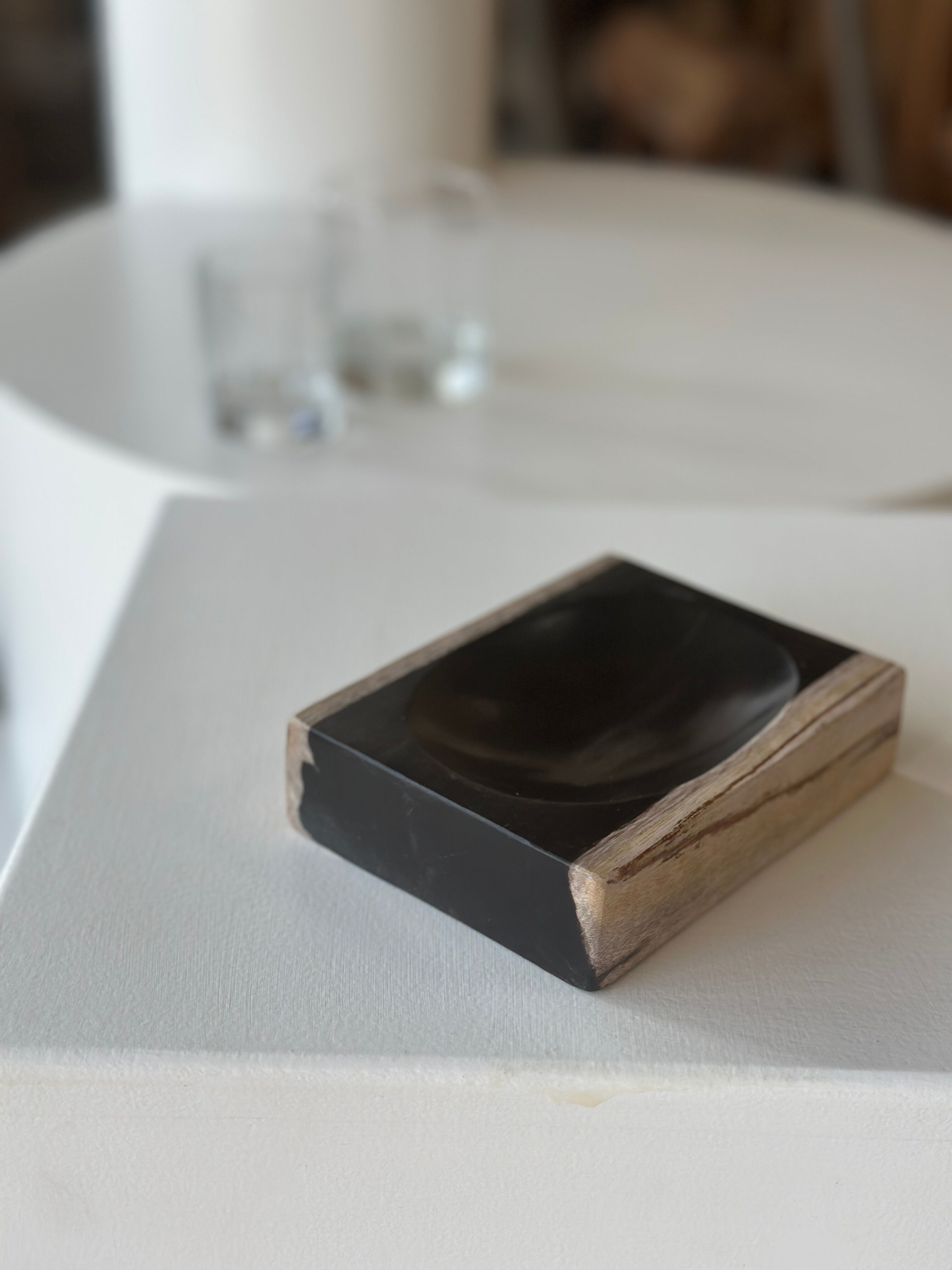Porte savon en bois pétrifié bandes blanches de chaque côté
