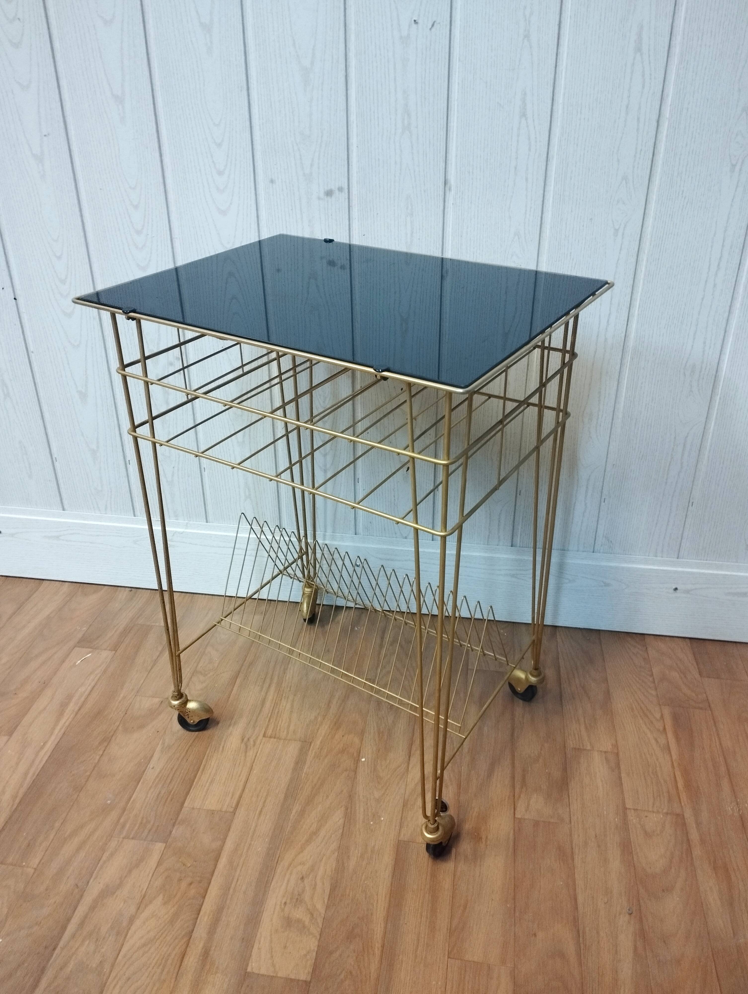 Table vinyl holder and turntable vintage record