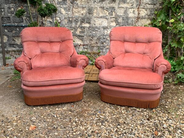 Paire de fauteuils crapaud velours capitonné rose 1970