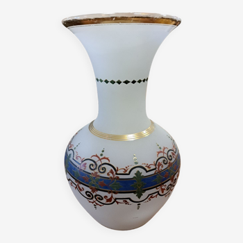 Vase en opaline