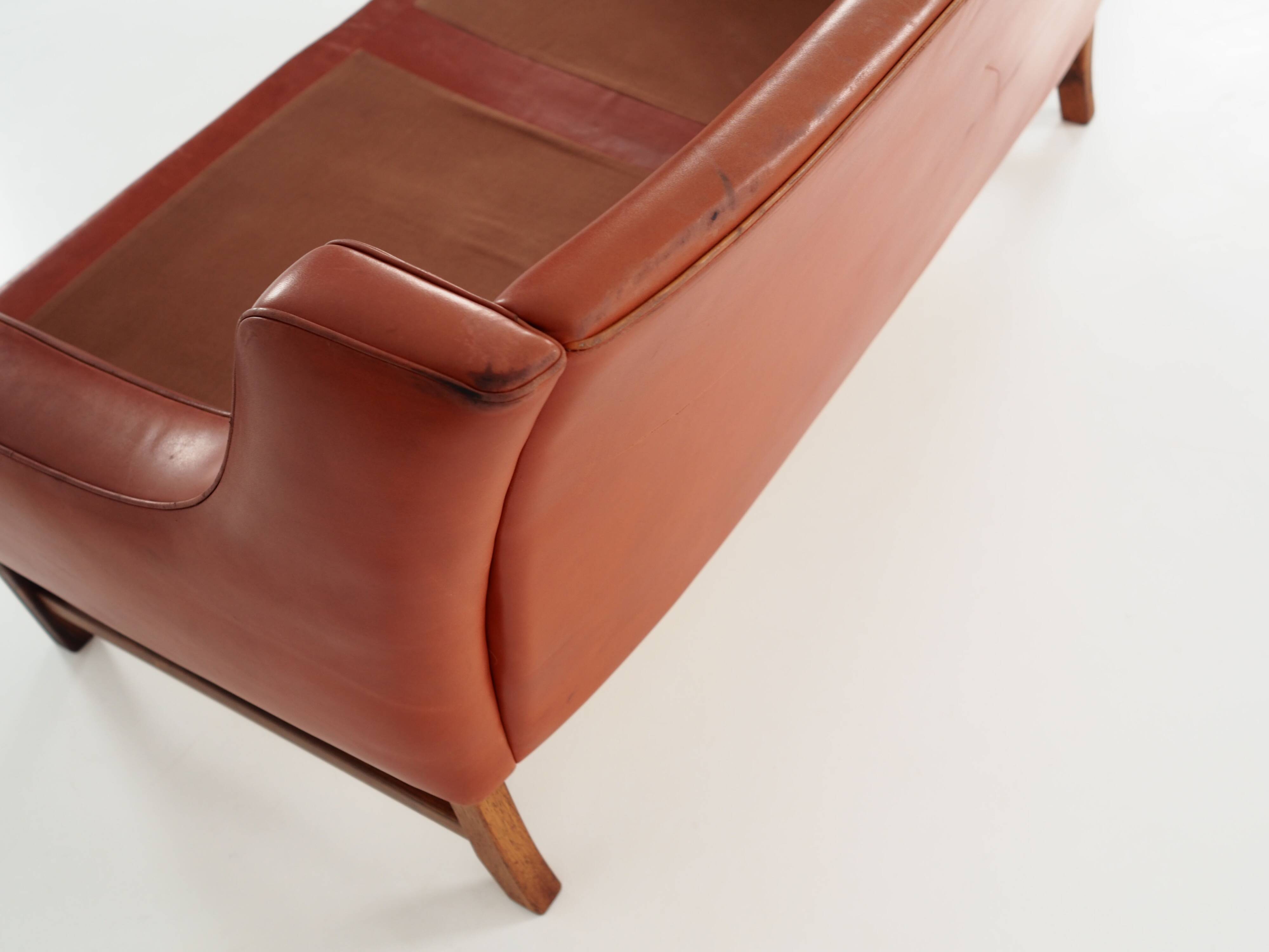 Red leather sofa, Scandinavian design, 1960s, designer: Fredrik Kayser, production: Vatne Møbler