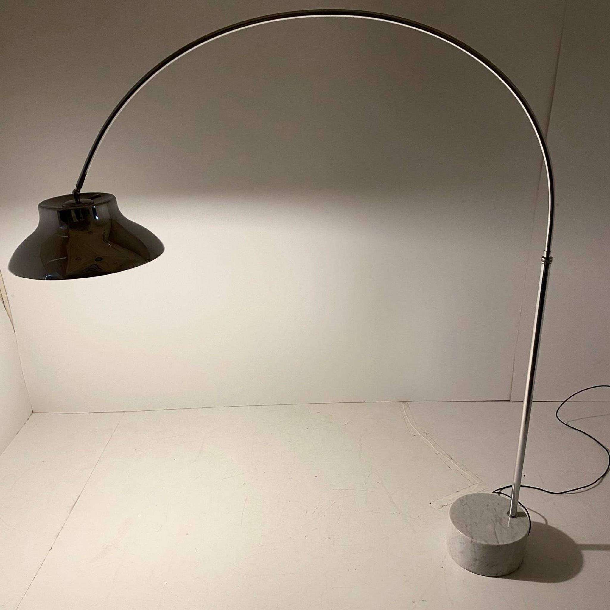 Flexible chromed arc floor lamp with Carrara marble base, Italy 1960s
