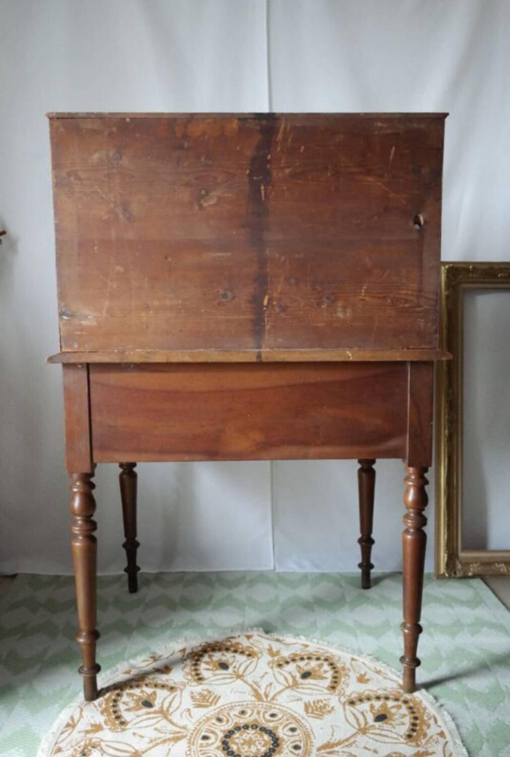 Secrétaire trieur à pente en noyer