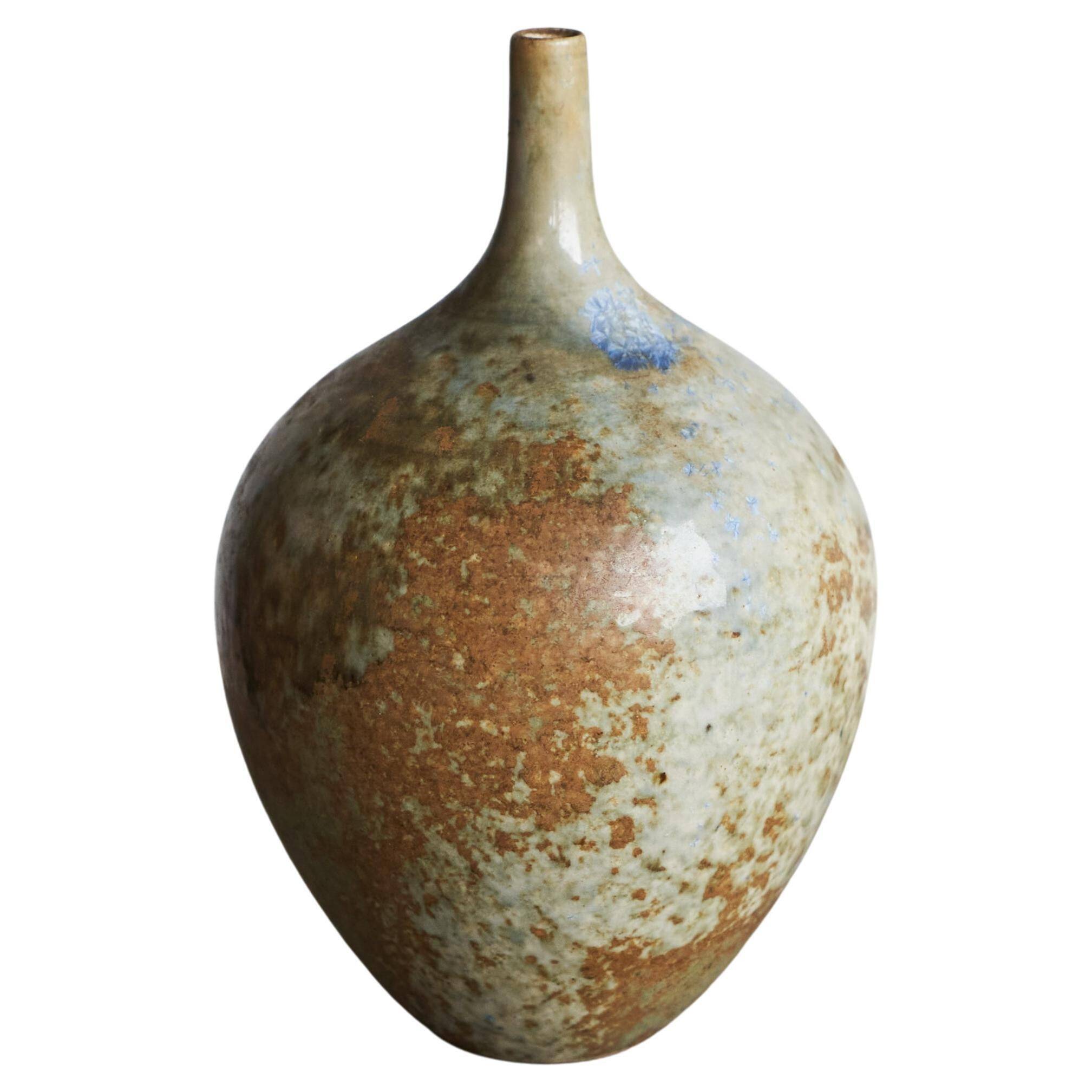 Sculptural vase in pottery from the mid-century 1960s.