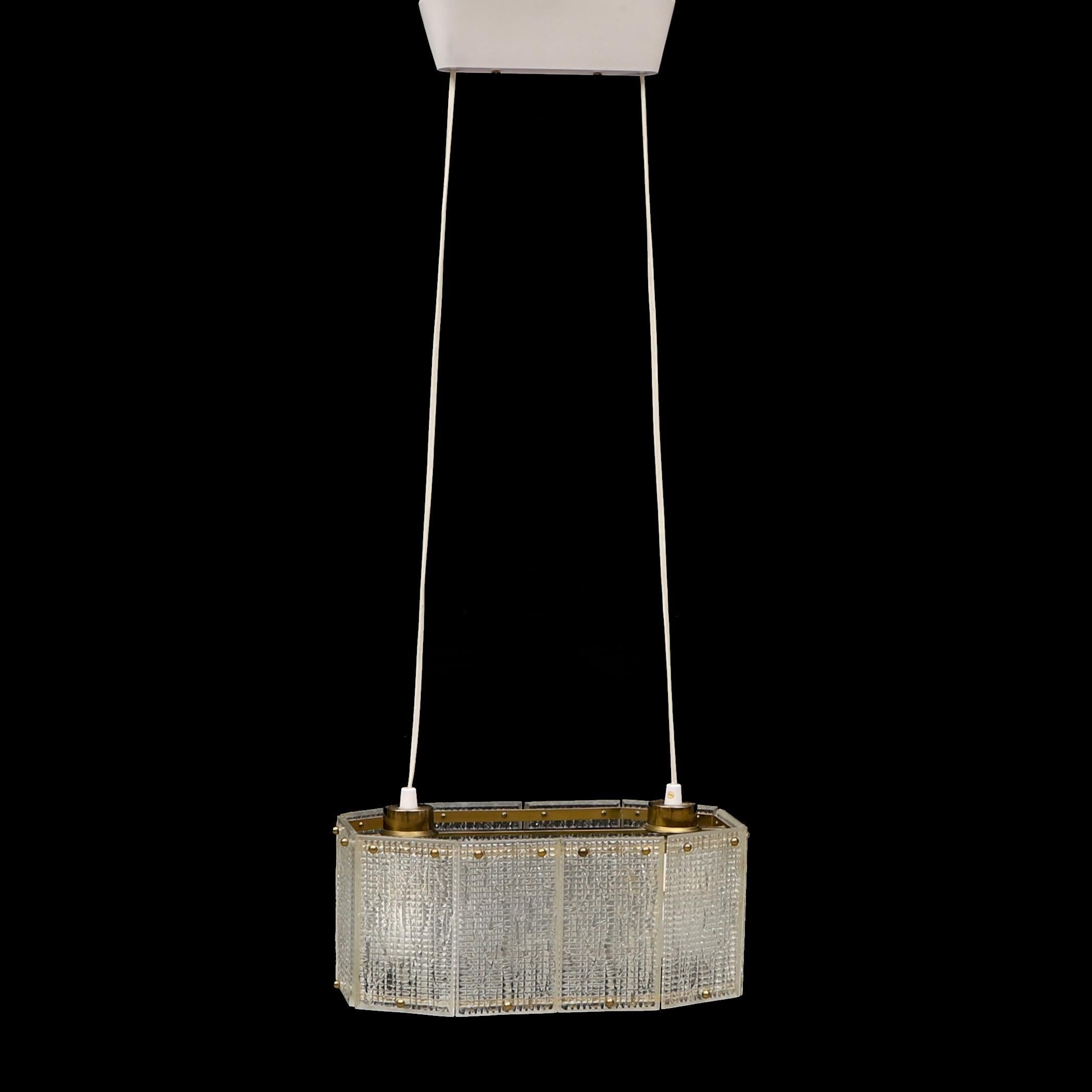 Plafonnier en verre moulé et laiton par Orrefors Suède 1960