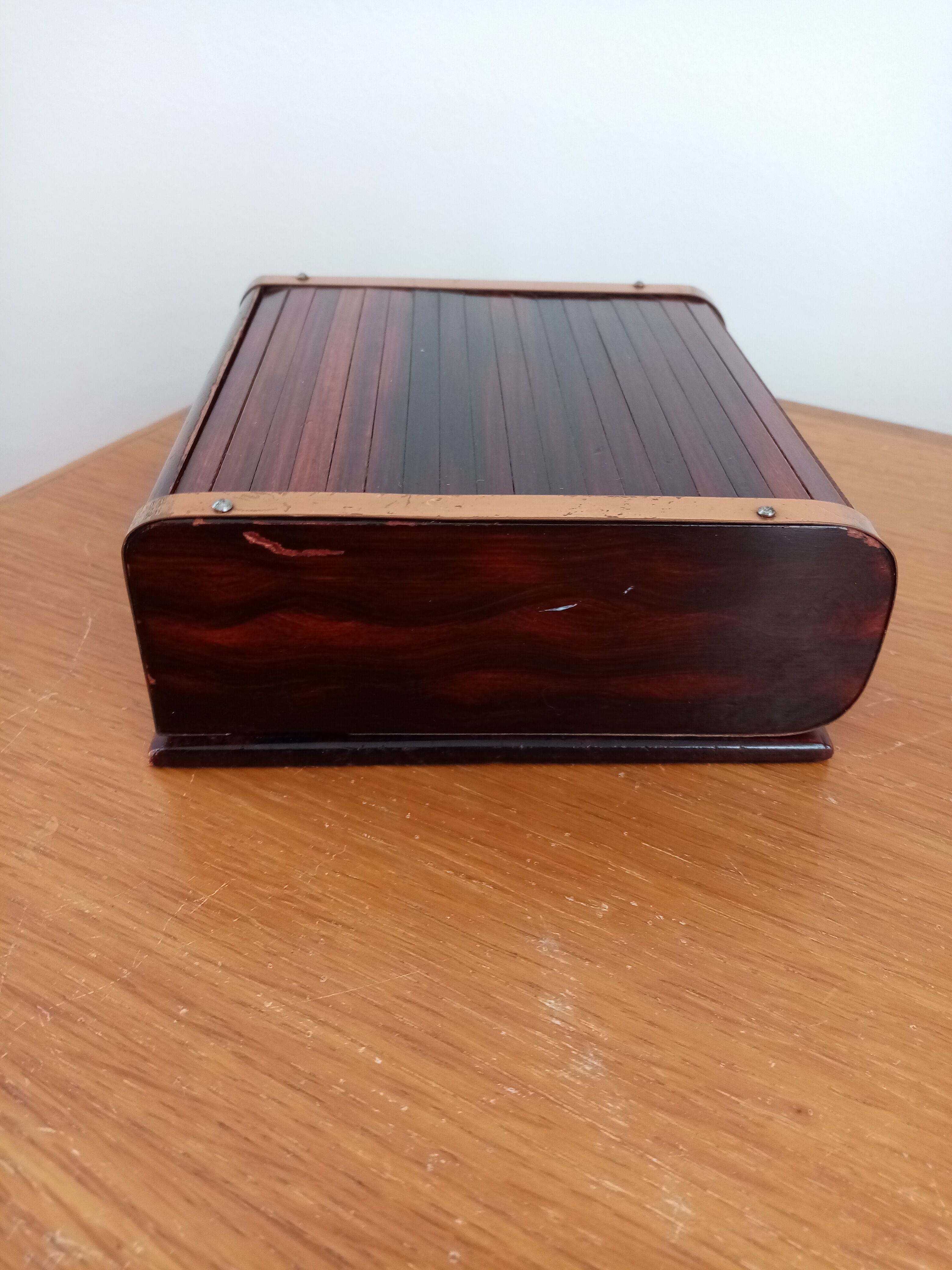 Wooden cigarette box