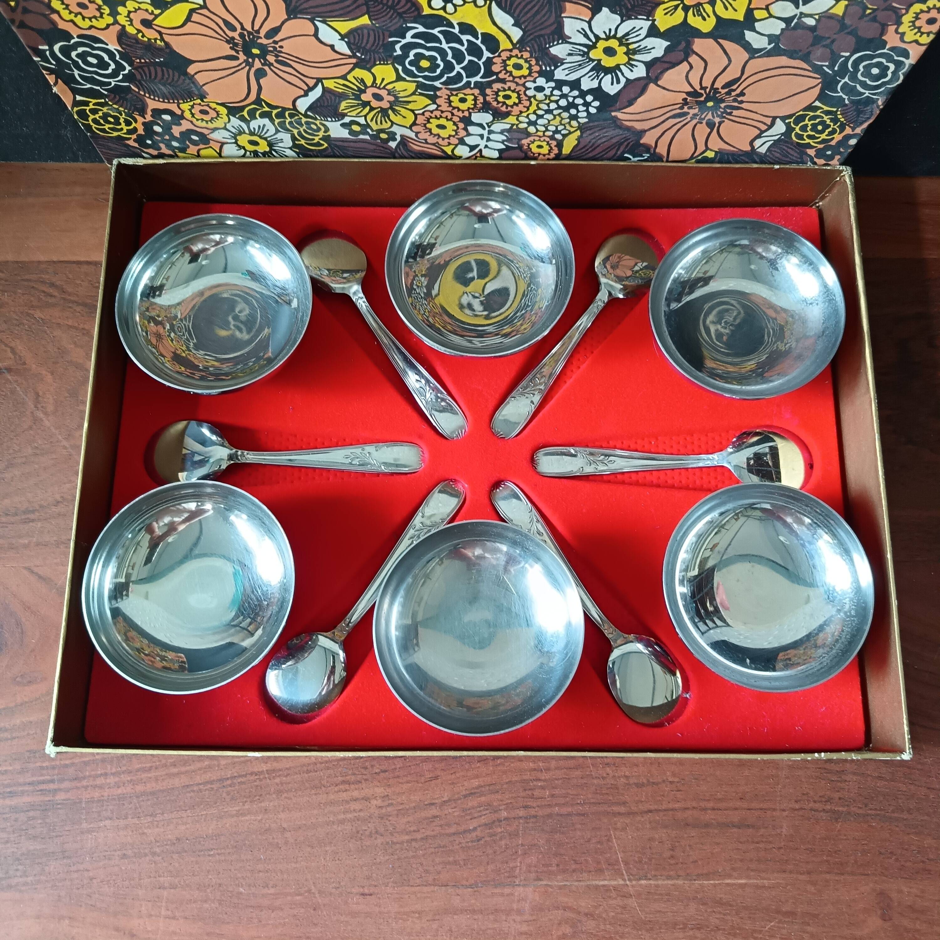 6 stainless steel ice cream cups and spoons, French, stainless steel bowl