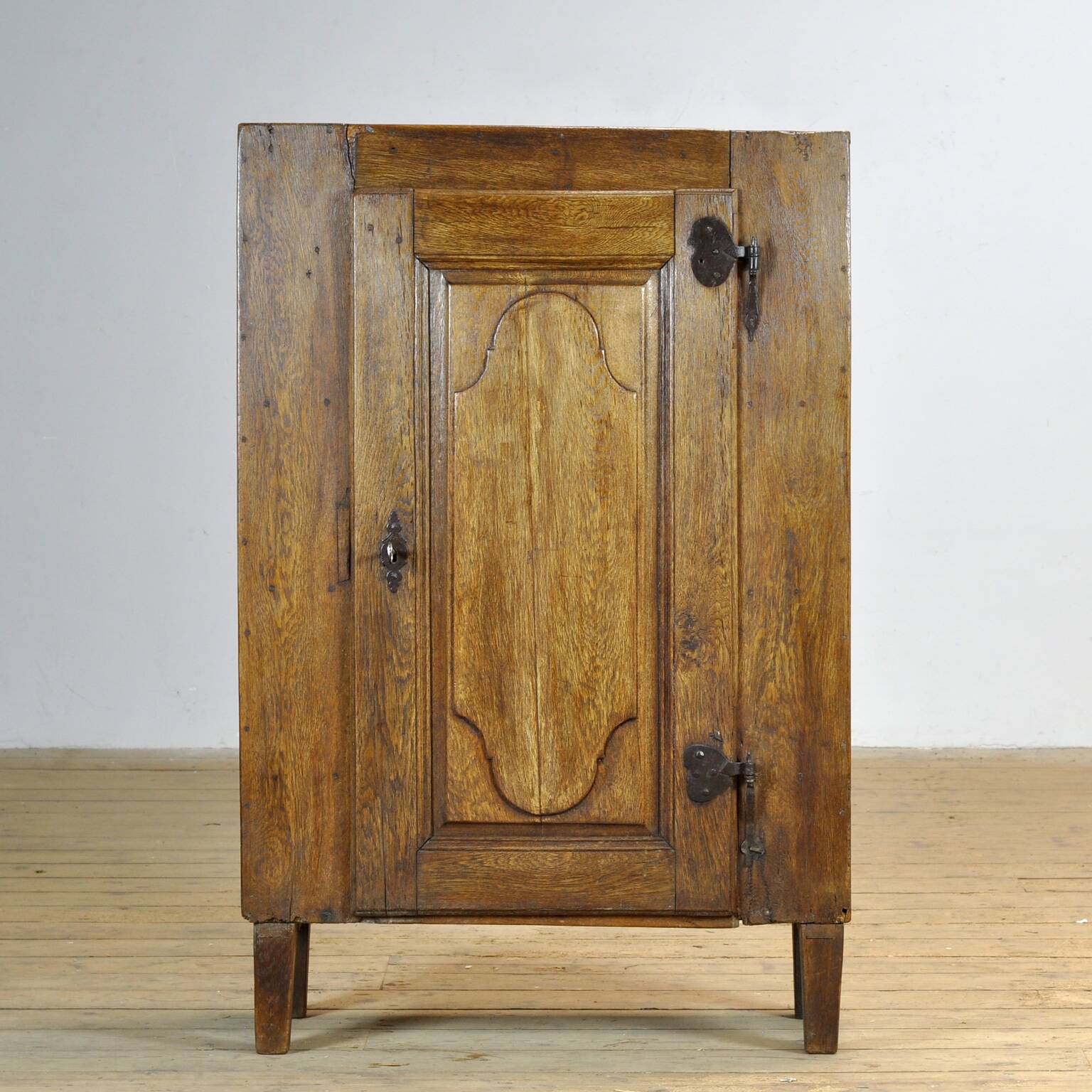 Antique oak cabinet, circa 1820