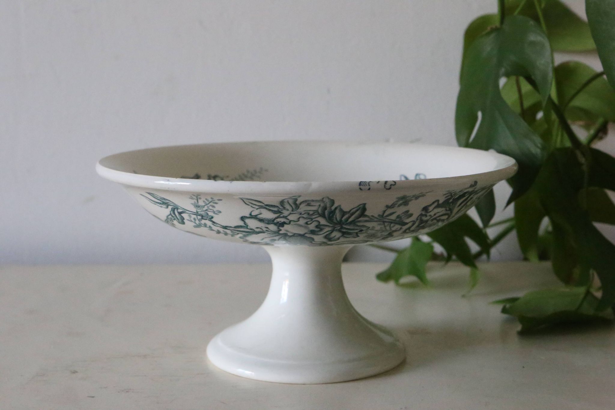Floreal fruit bowl, from the Faïencerie Nouvelle de Givors, iron earth