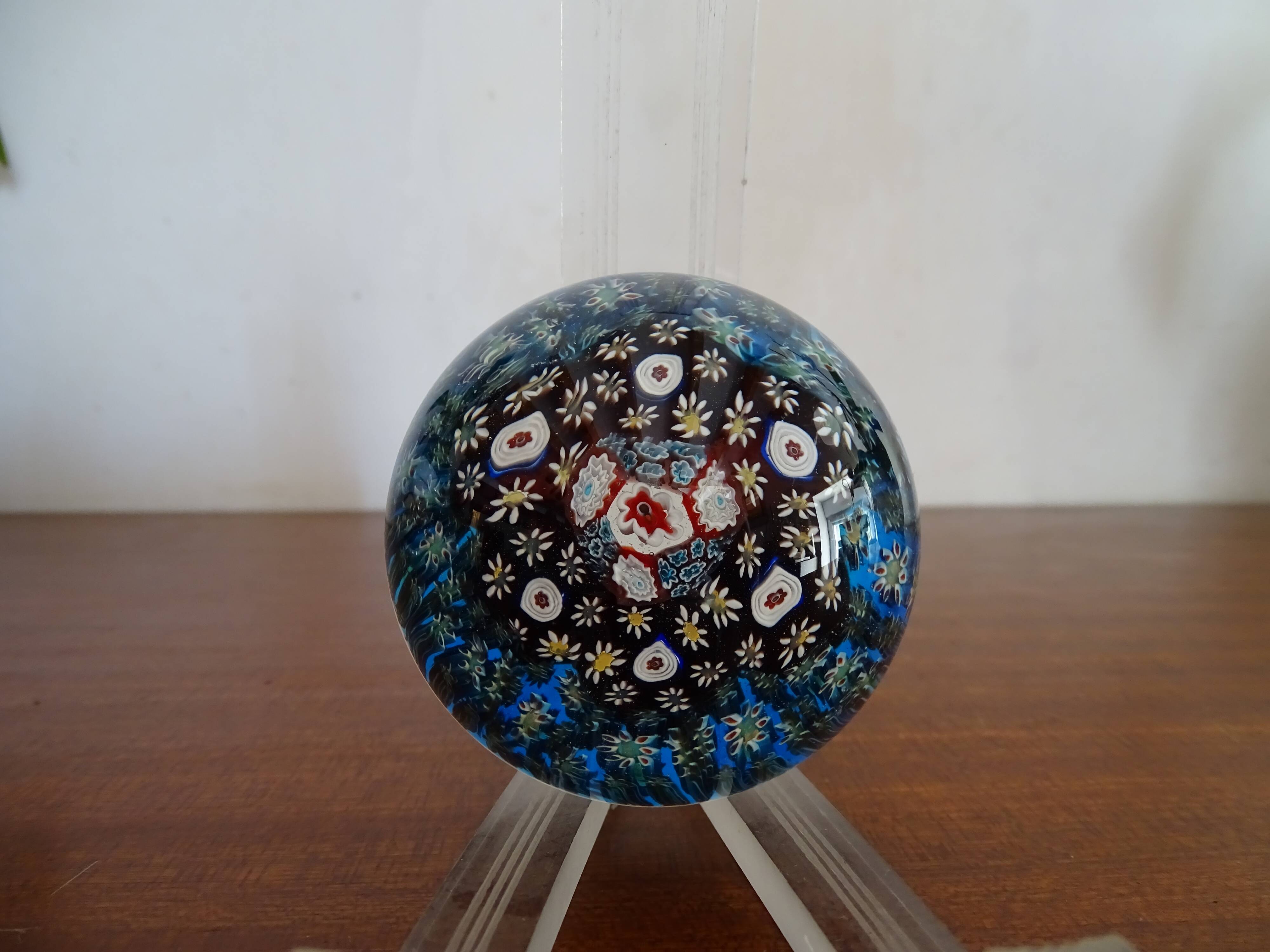 Millefiori Murano paperweight - Blue background - Ø 6,5 cm