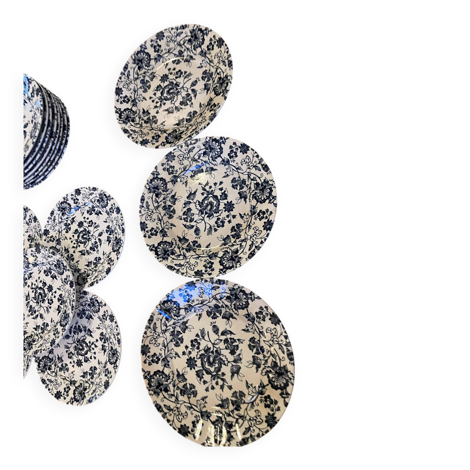 Flat plates in earthenware with blue flowers