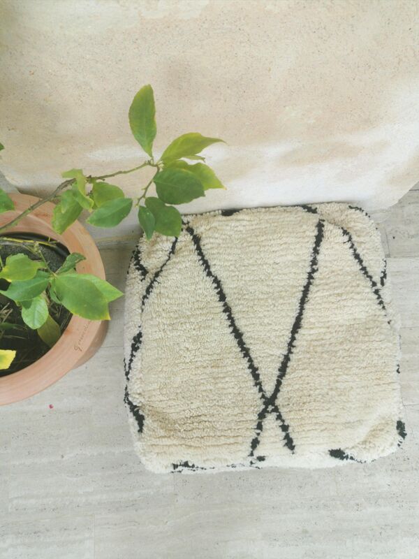 Housse de pouf berbère béni ouarain 100% laine blanche à losanges