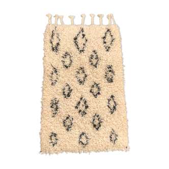 Small and thick beni ouarain berbere carpet