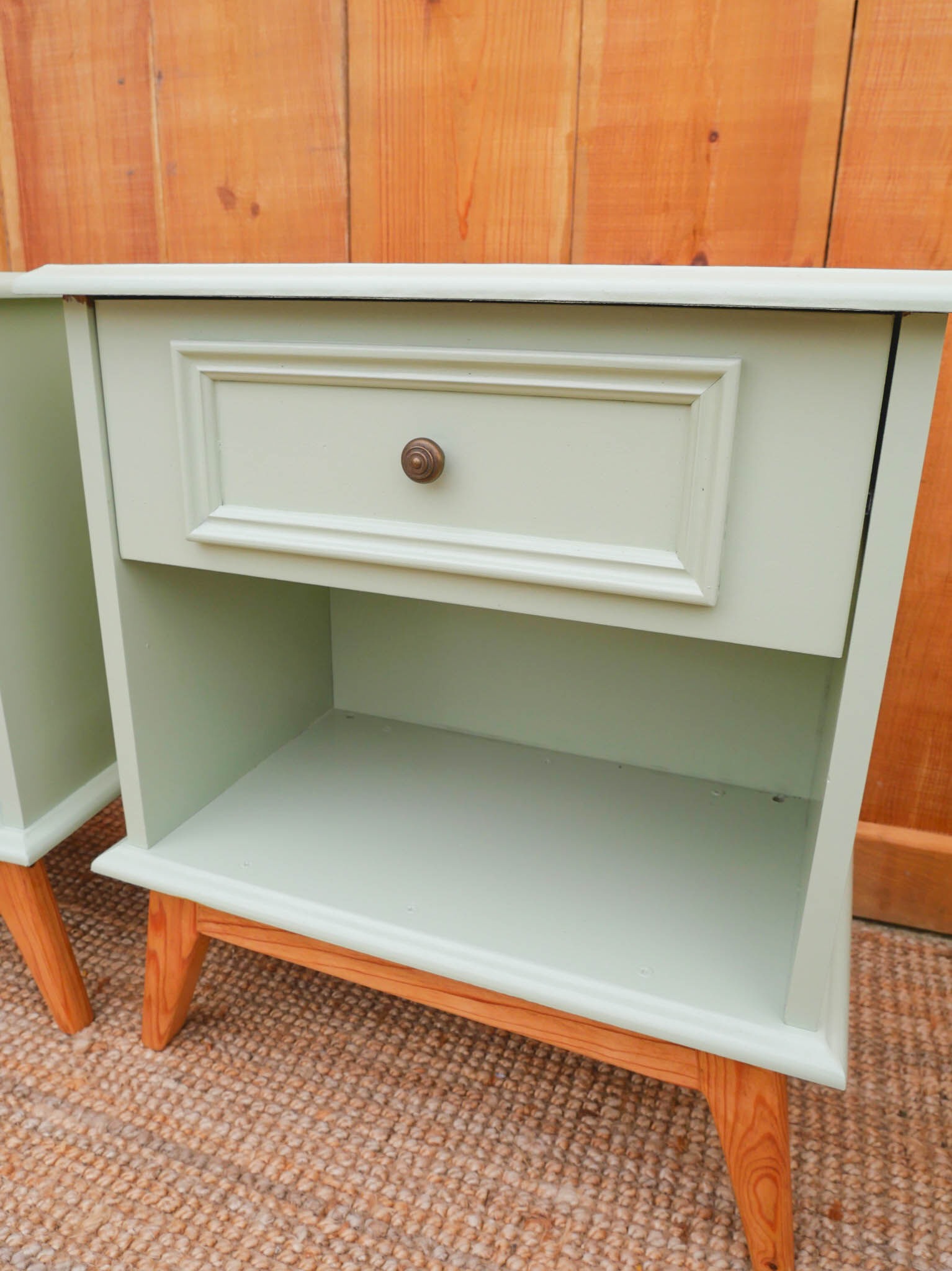 Bedside compass feet